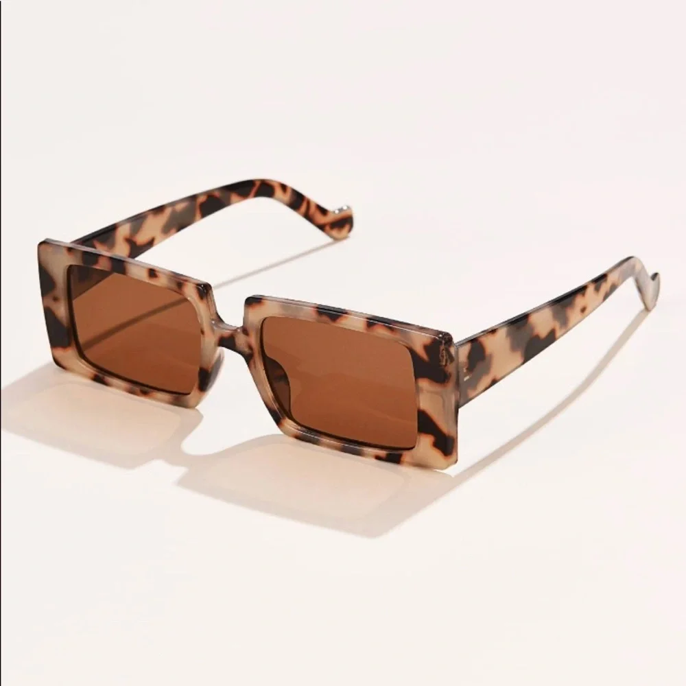Animal print sunglasses - Picture 1 of 3